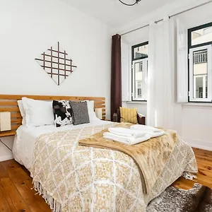 Maison d'hôtes Rustic M2 R1 - Amazing Double With Shared Bathroom, Lisboa