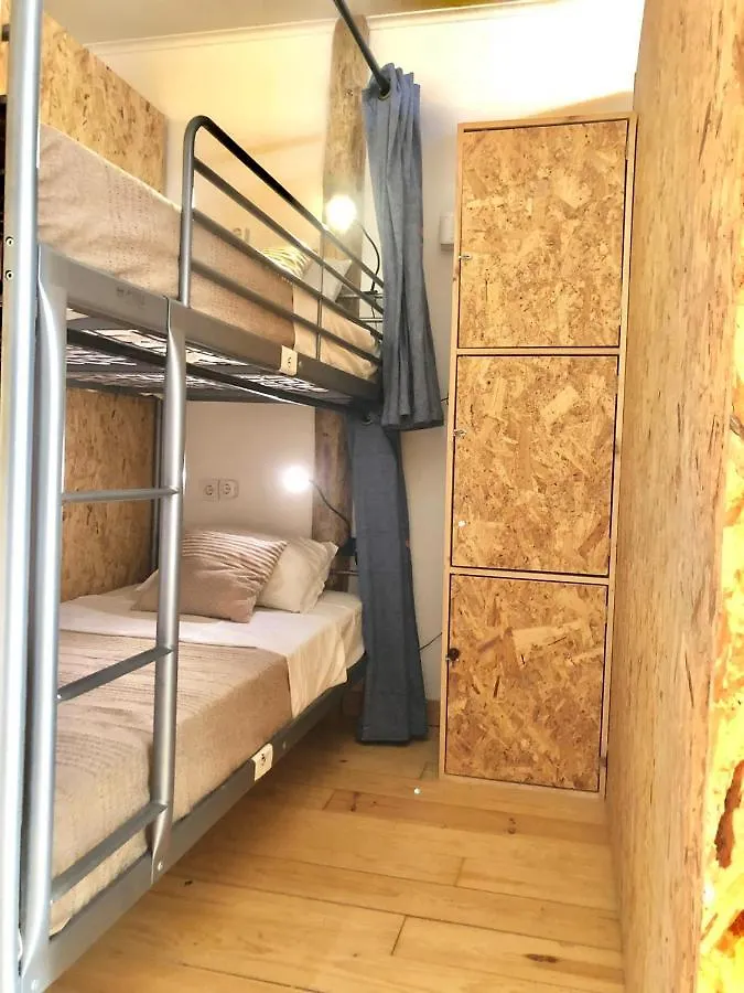 Albergue NOW Bastidor Jovial Lisboa 0*,